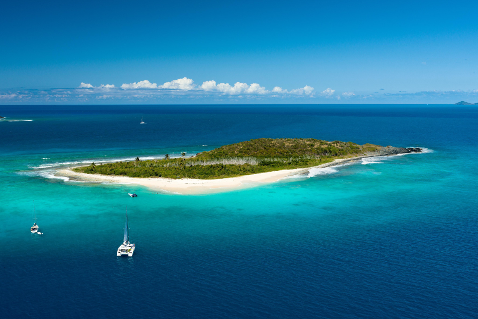 Porque alugar um yacht no Brasil supera a experiência de uma ilha privativa para passar férias