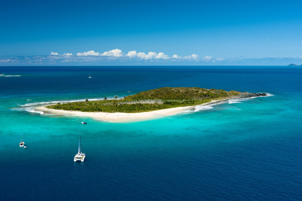 Porque alugar um yacht no Brasil supera a experiência de uma ilha privativa para passar férias